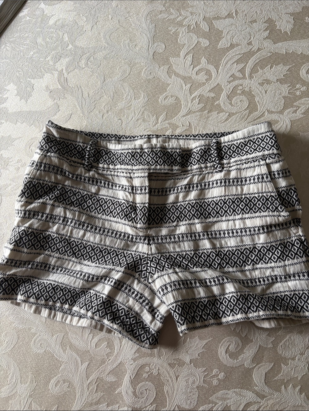 Loft// Womens// The Riviera Short//Tribal Multi//4